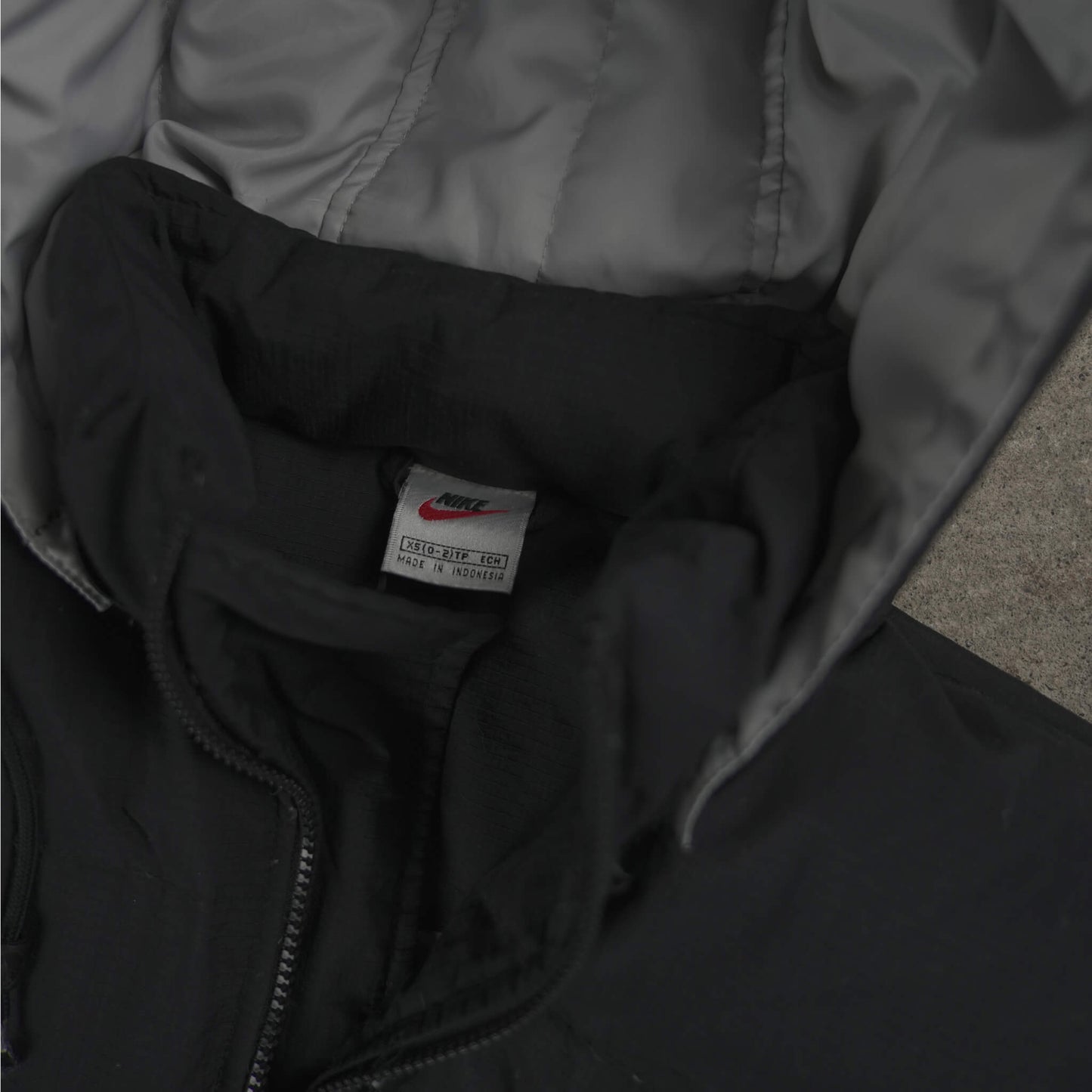 Nike Vintage Backprint Puffer Jacket Black (Fit S)