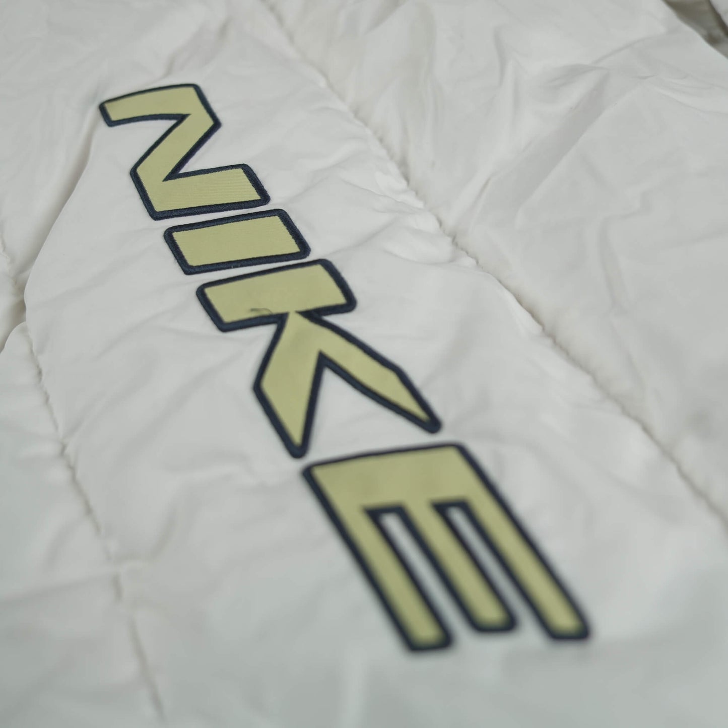 Nike Vintage Backprint Puffer Jacket White (L)