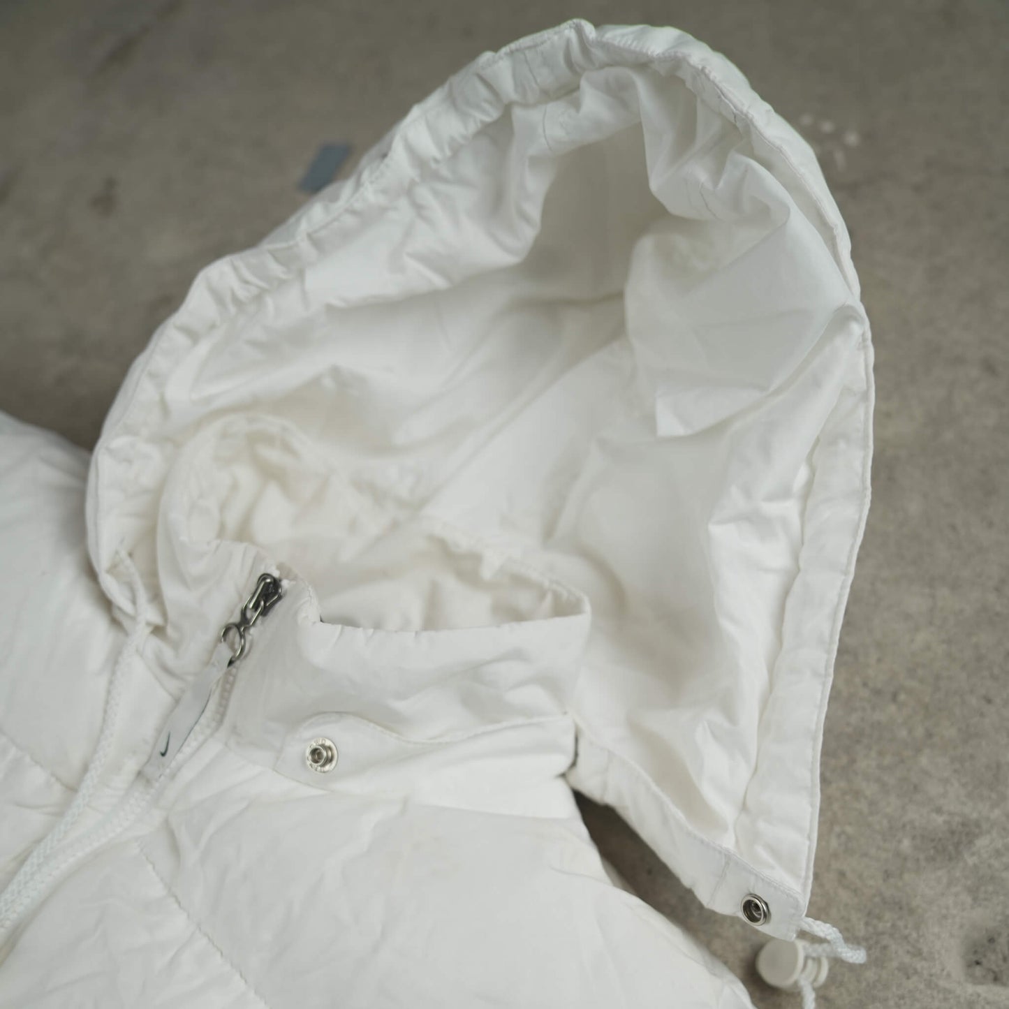 Nike Vintage Backprint Puffer Jacket White (L)