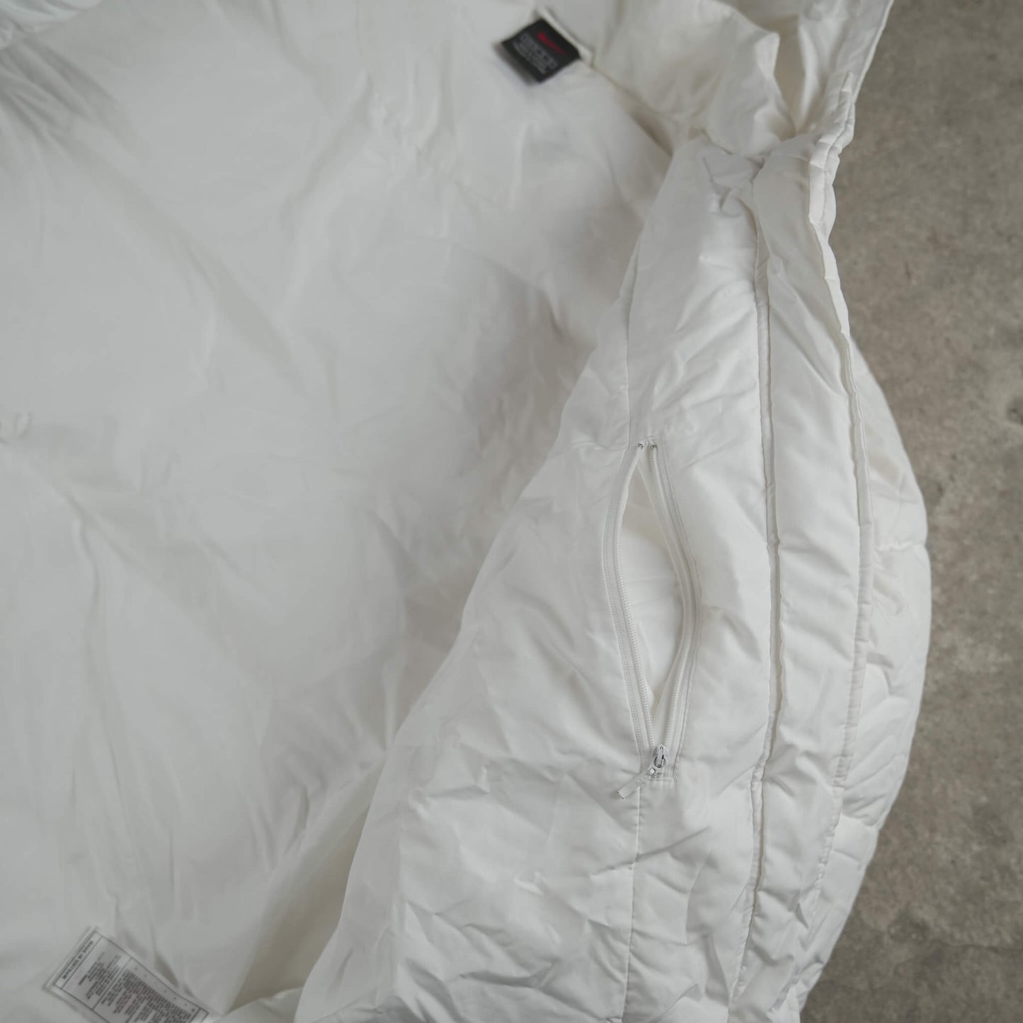 Nike Vintage Backprint Puffer Jacket White (L)